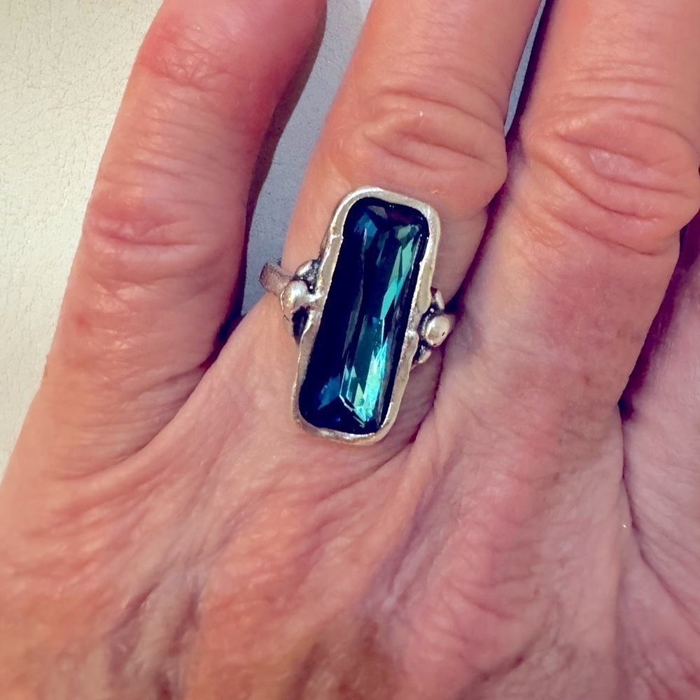 New‎ Silver and Blue stone ring - Picture 3 of 5